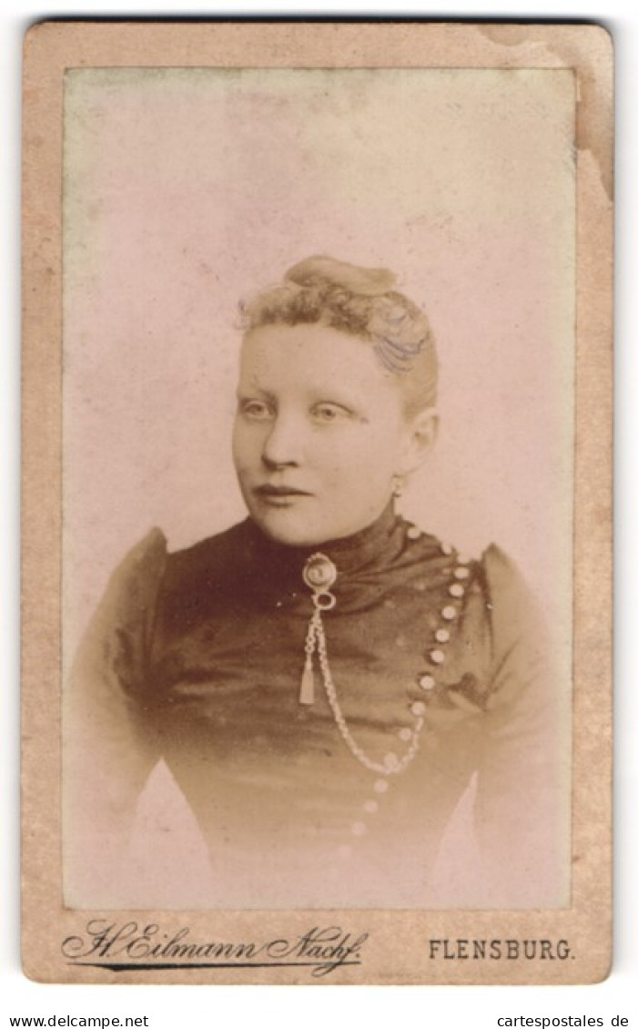 Fotografie H. Eilmann, Flensburg, Angelburgerstrasse 20, Junge Frau Im Stark Taillierten Kleid  - Anonyme Personen