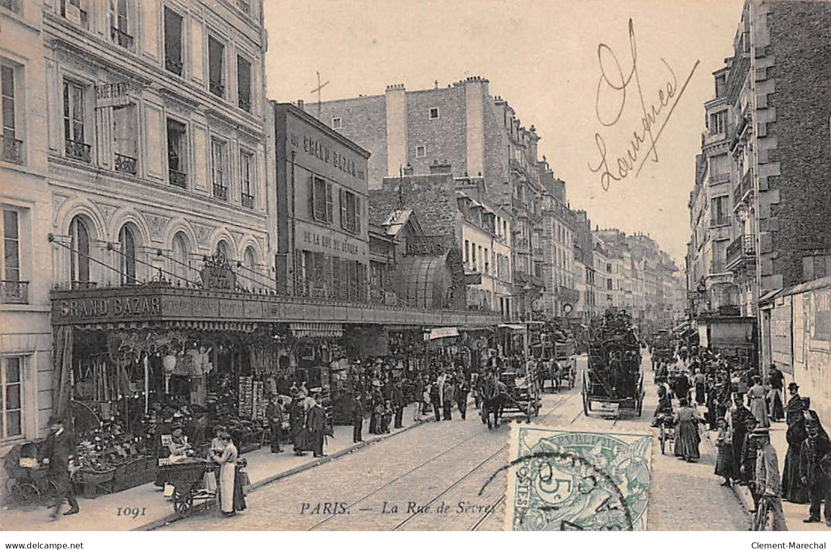PARIS - La Rue De Sèvres - état - Non Classés
