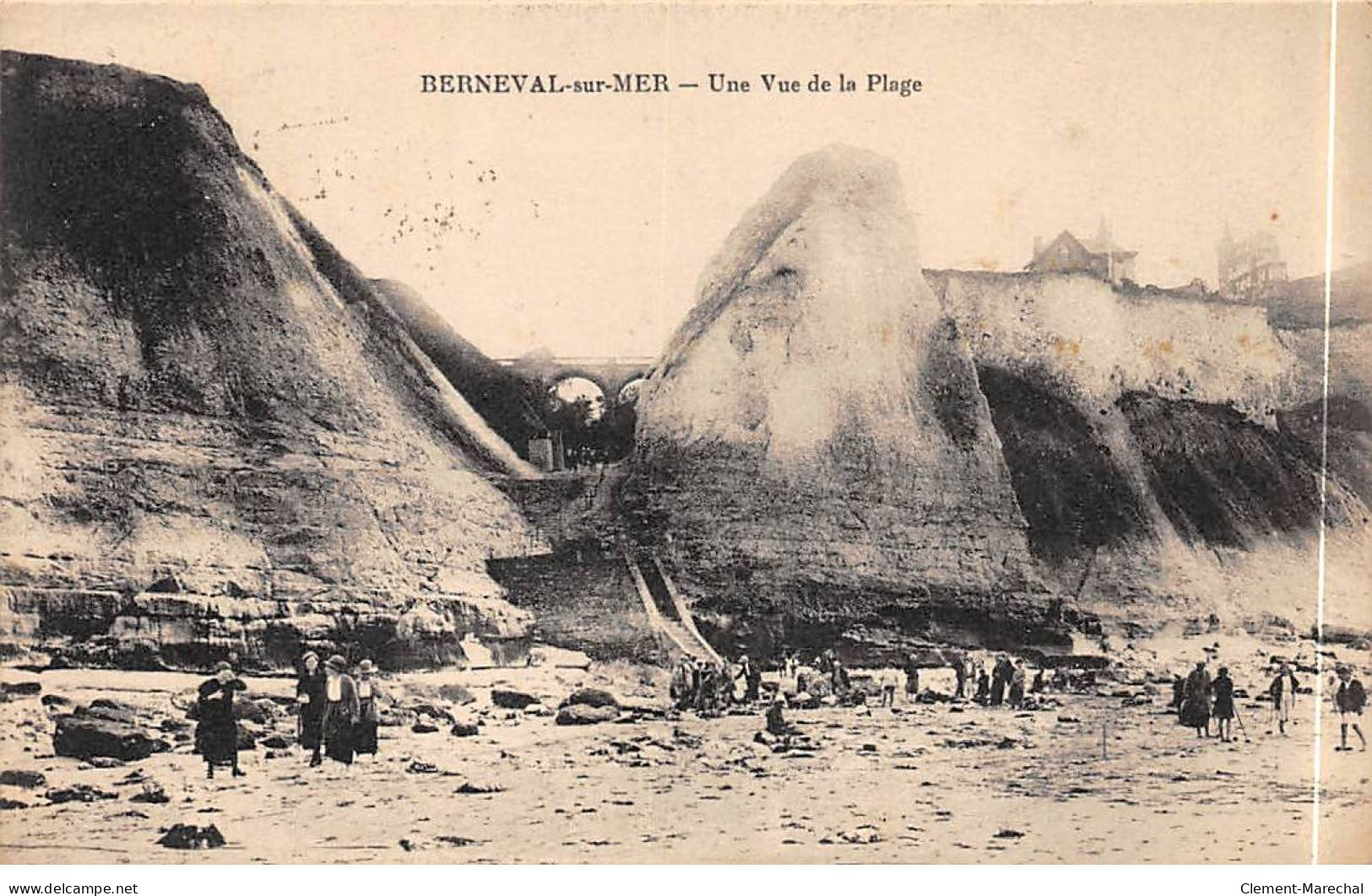 BERNEVAL SUR MER - Une Vue De La Plage - Très Bon état - Berneval