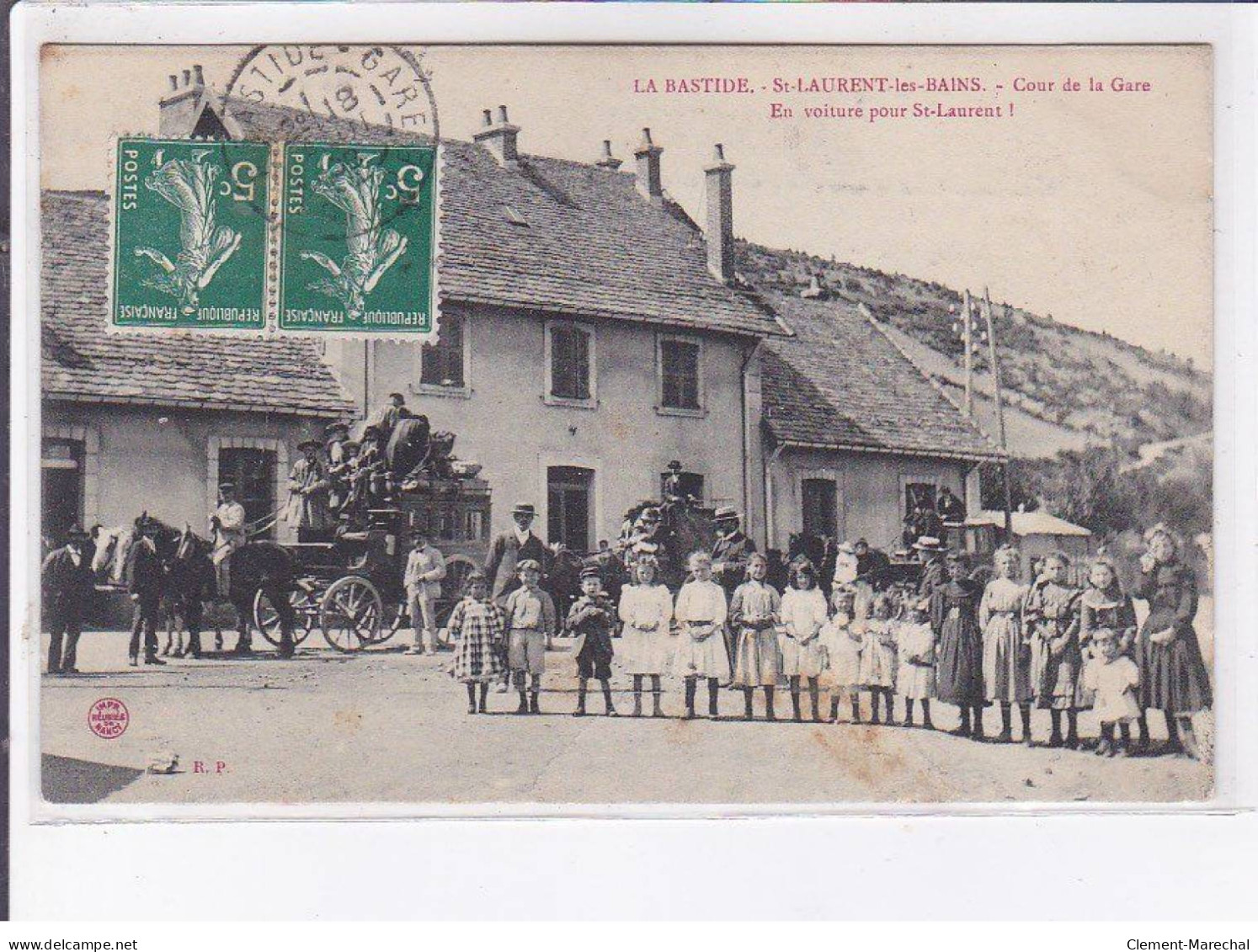 SAINT-LAURENT-les-BAINS: Cour De La Gare, En Voiture Pour Saint-laurent, Diligence - état - Other & Unclassified