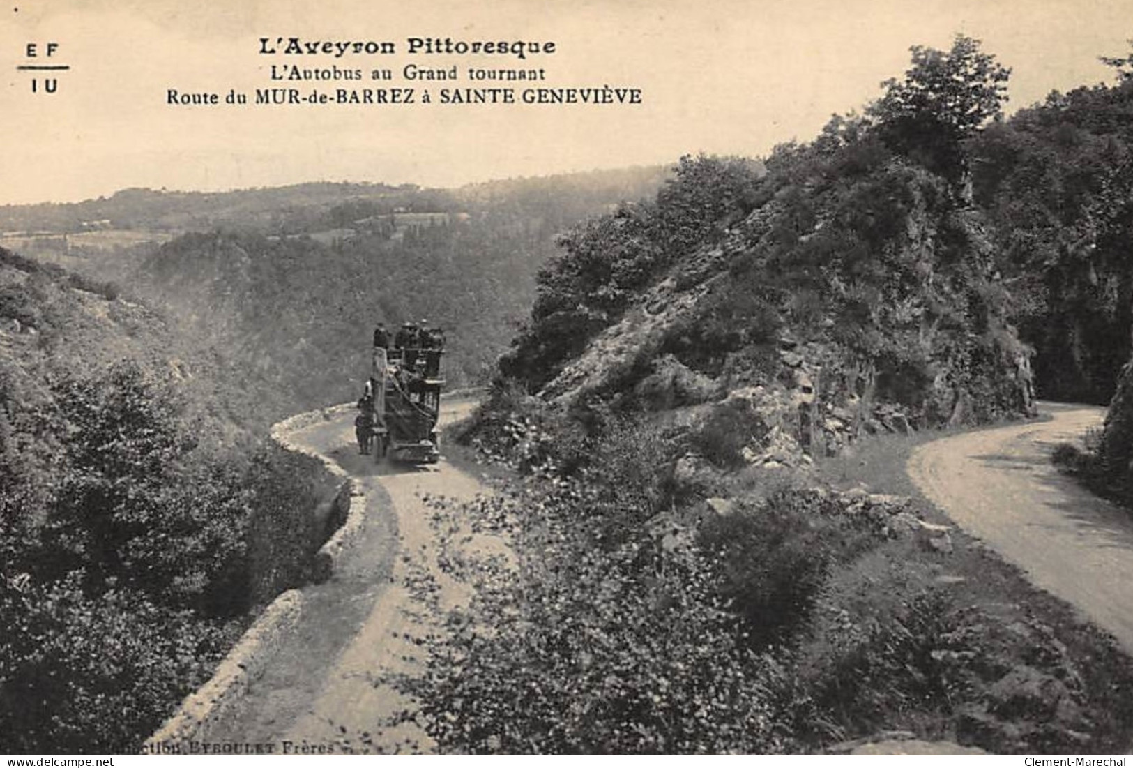 SAINTE-GENEVIEVE : Route Du Mur-de-barrez, L'autobus Au Grand Tournant - Tres Bon Etat - Other & Unclassified