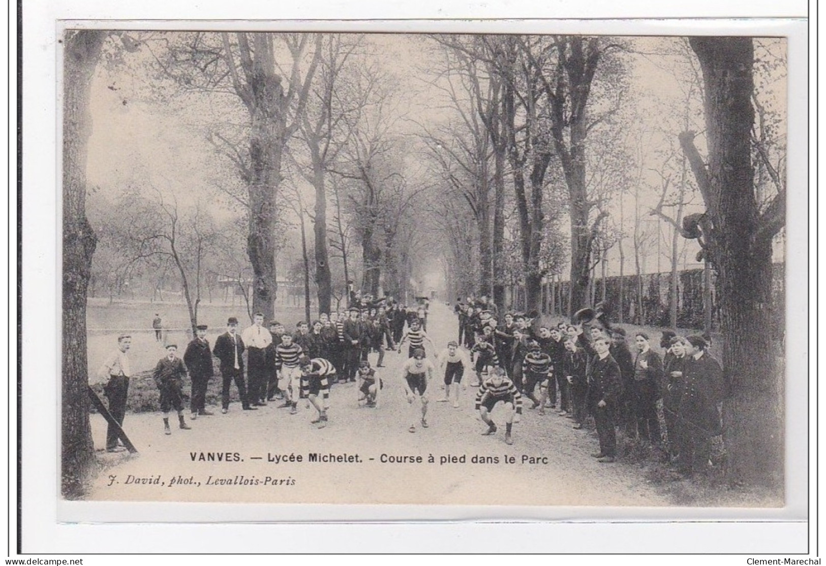 VANVES : Lycée Michelet, Course A Pied Dans Le Parc - Tres Bon Etat - Vanves