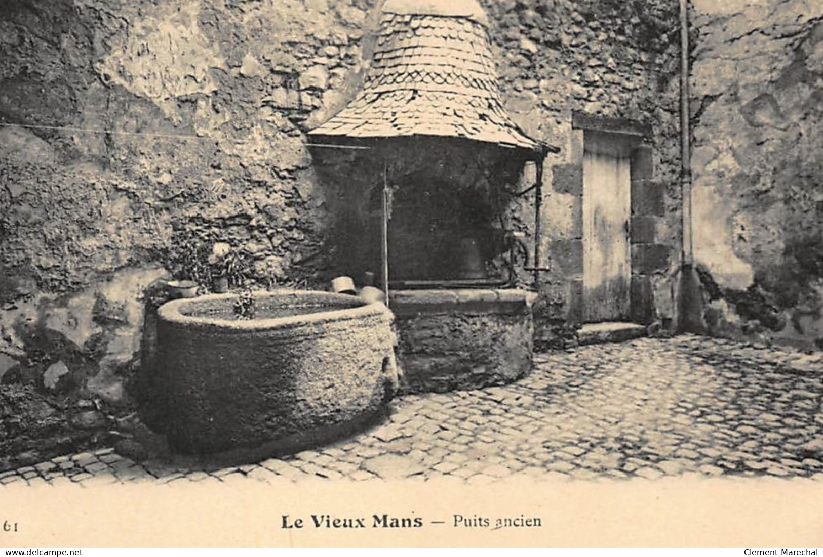 LE VIEUX MANS : Puits Ancien - Tres Bon Etat - Le Mans