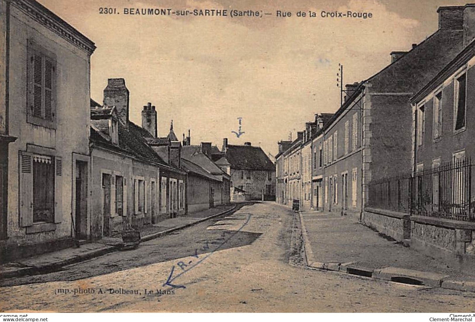 BEAUMONT-sur-SARTHE : Rue De La Croix-rouge - Tres Bon Etat - Beaumont Sur Sarthe