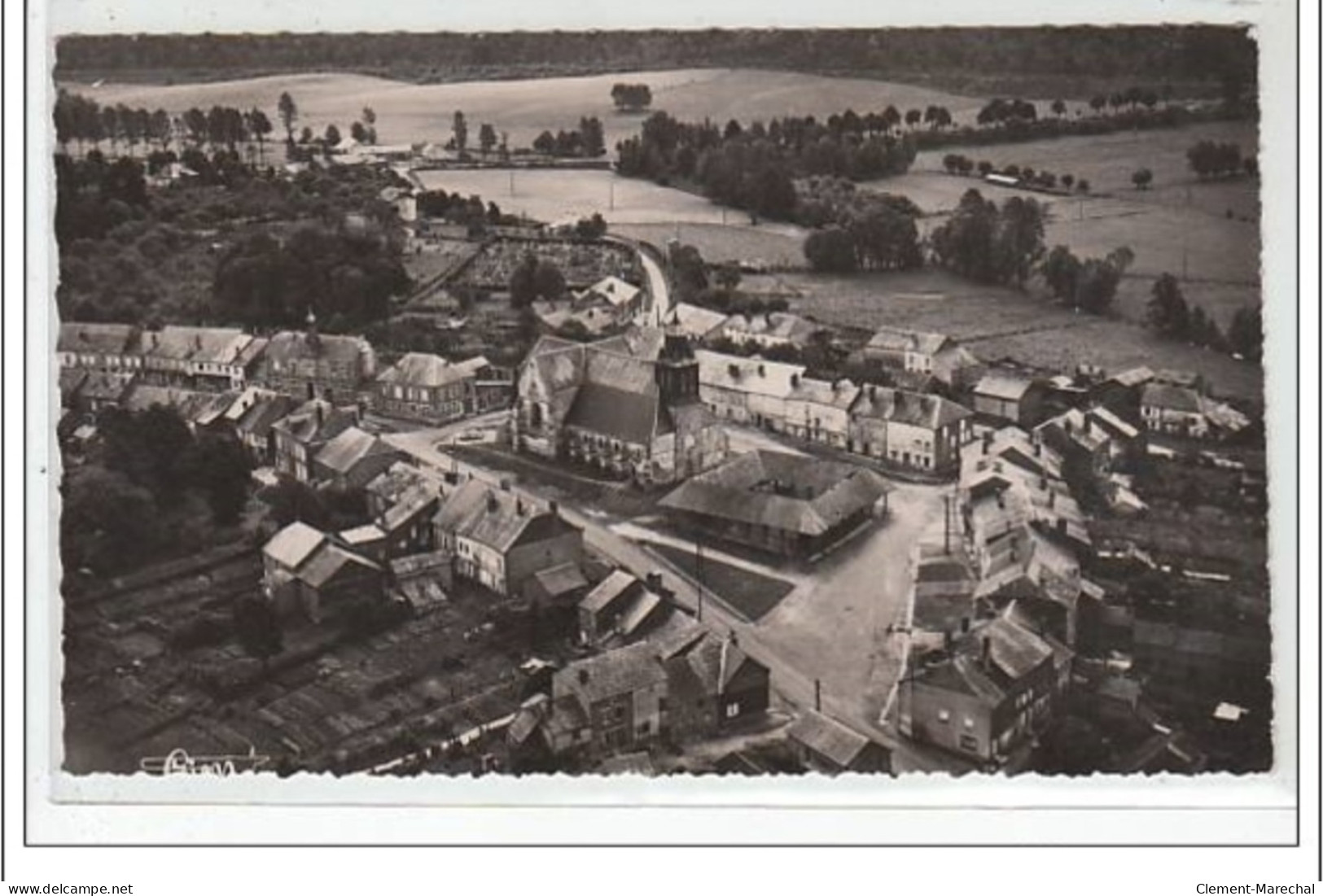 LAUNOIS : Vue Aérienne - L'église Et L'école Des Filles - Très Bon état - Sonstige & Ohne Zuordnung