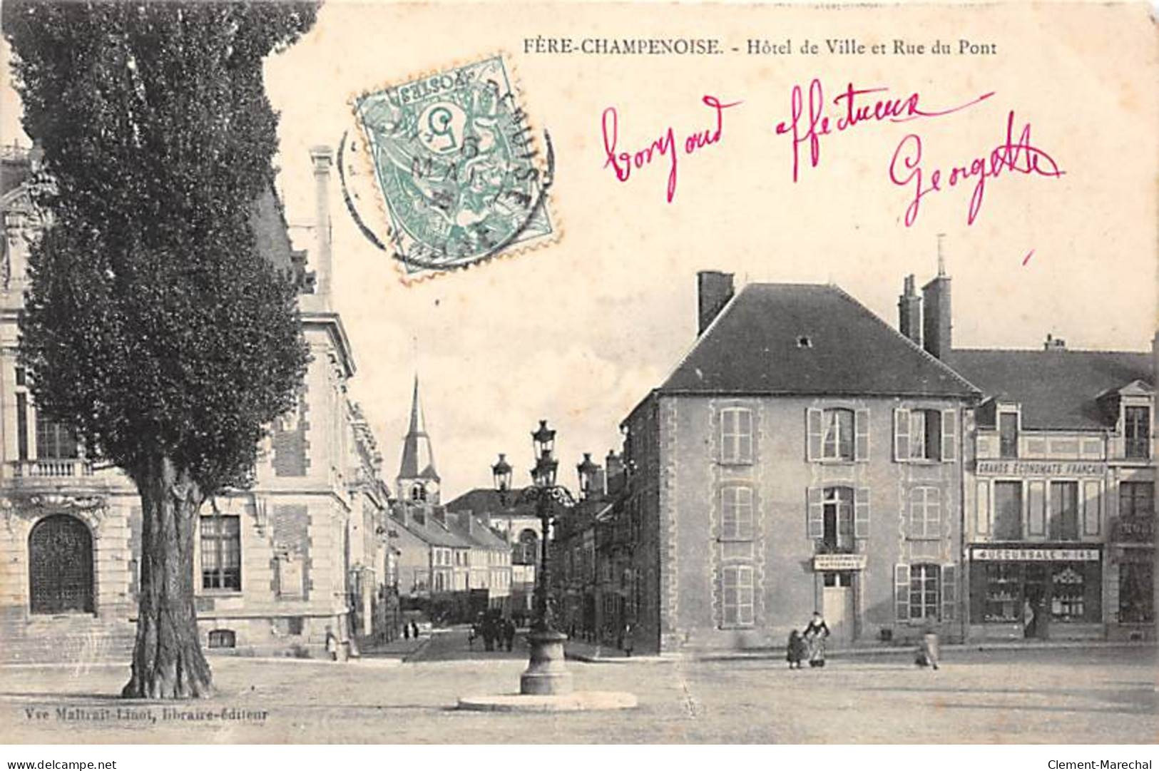 FERE CHAMPENOISE - Hôtel De Ville Et Rue Du Pont - Très Bon état - Fère-Champenoise