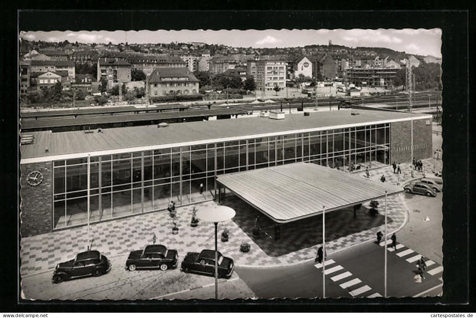 AK Pforzheim, Bahnhof Mit Vordach Und Blick Auf Die Stadt Aus Der Vogelschau  - Pforzheim