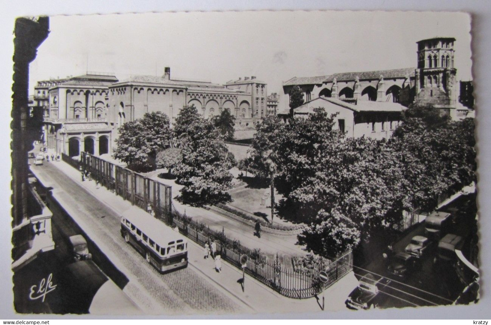 FRANCE - HAUTE GARONNE - TOULOUSE - Le Jardin Du Musée Et La Tour Des Augustins - 1961 - Toulouse