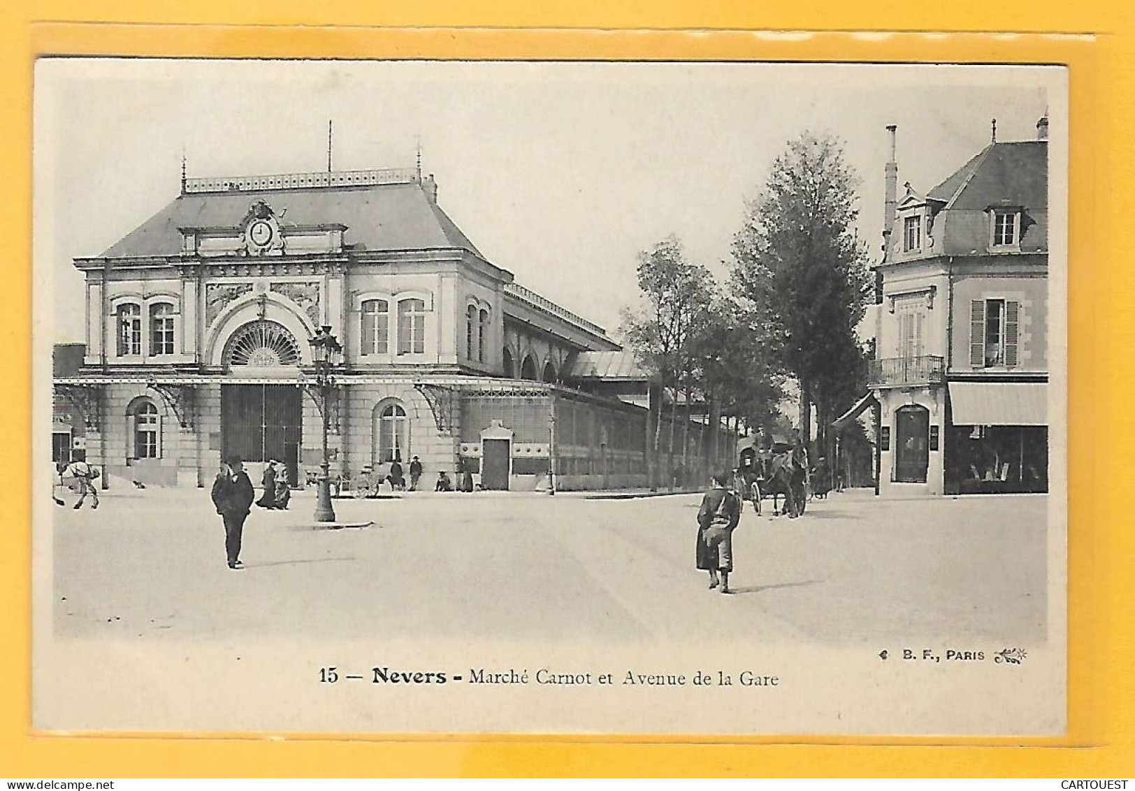 CPA NEVERS - Marché Carnot Et Avenue De La Gare - Nevers