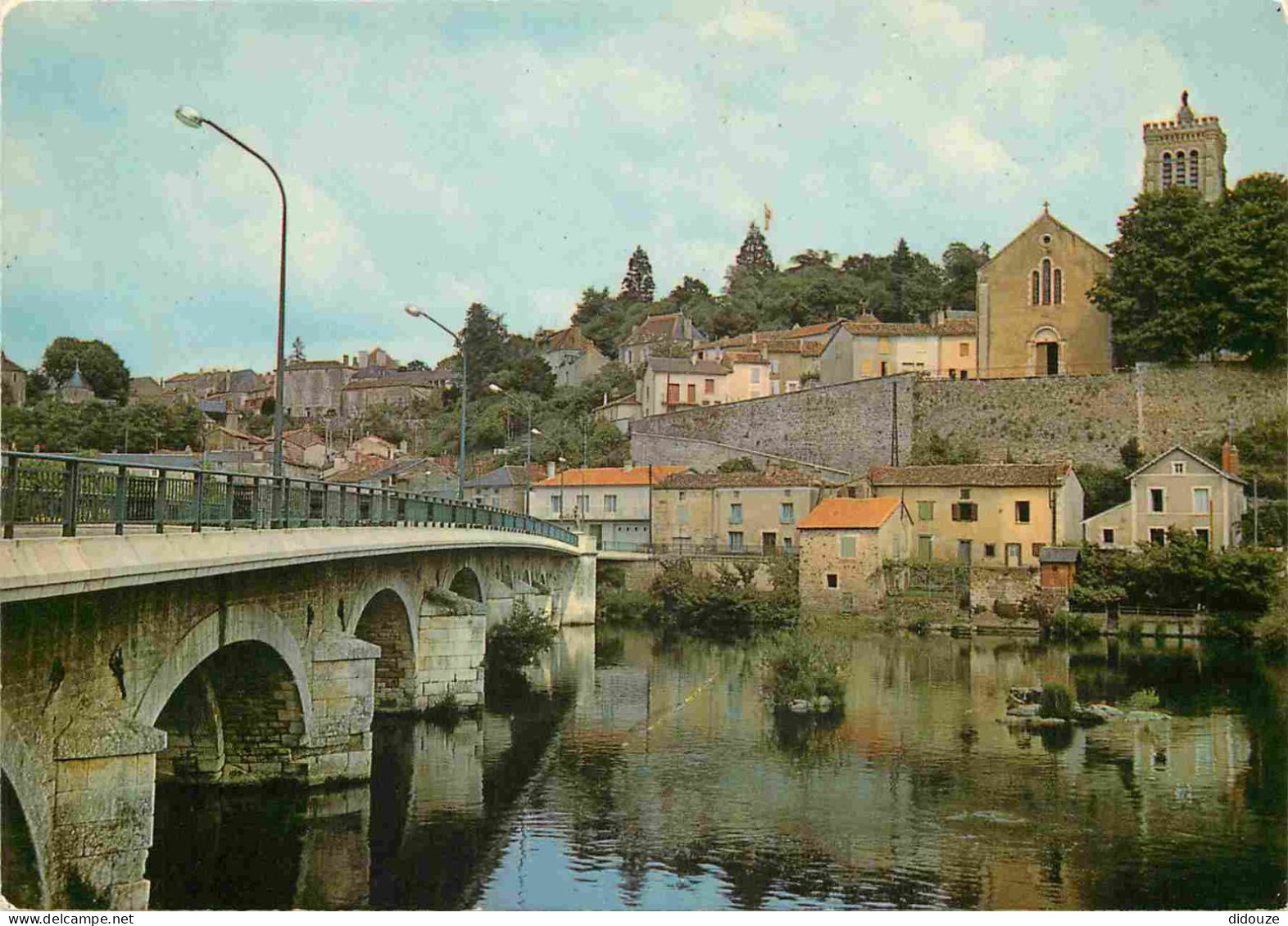 86 - L'Isle-Jourdain - Le Pont Saint Sylvain Et L'Eglise Saint Gervais - CPM - Voir Scans Recto-Verso - L'Isle Jourdain