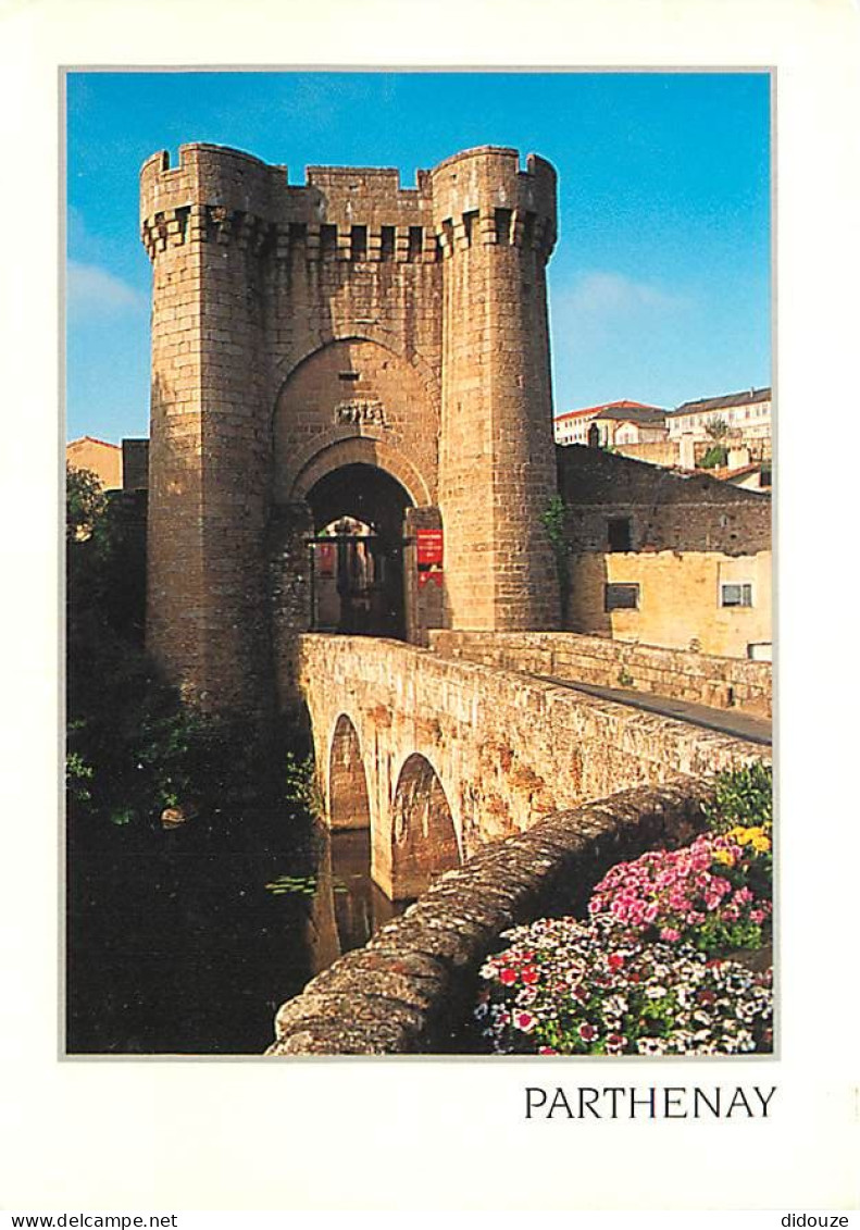 79 - Parthenay - La Porte Saint-jacques Et Le Pont Sur Le Thouet   Entrée De La Vieille Ville XIlle S - Fleurs - CPM - V - Parthenay