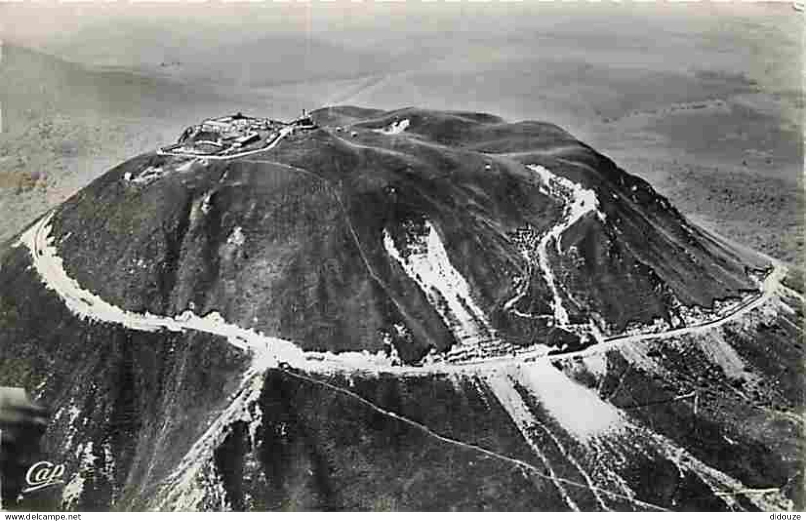 63 - Le Puy De Dome - Le Sommet Du Puy De Dome Et Sa Route Vus D'avion - CPM - Voir Scans Recto-Verso - Sonstige & Ohne Zuordnung