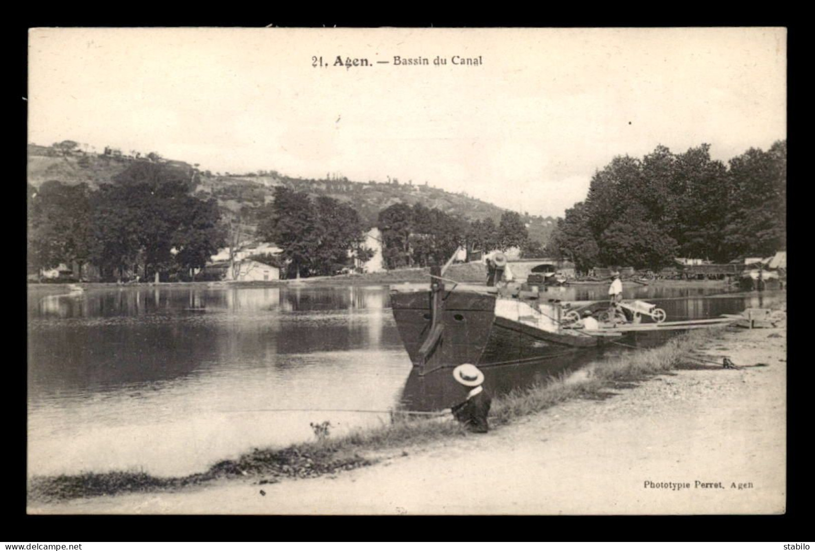 47 - AGEN - BASSIN DU CANAL - PECHE A LA LIGNE - PENICHE EN CHARGEMENT - Agen