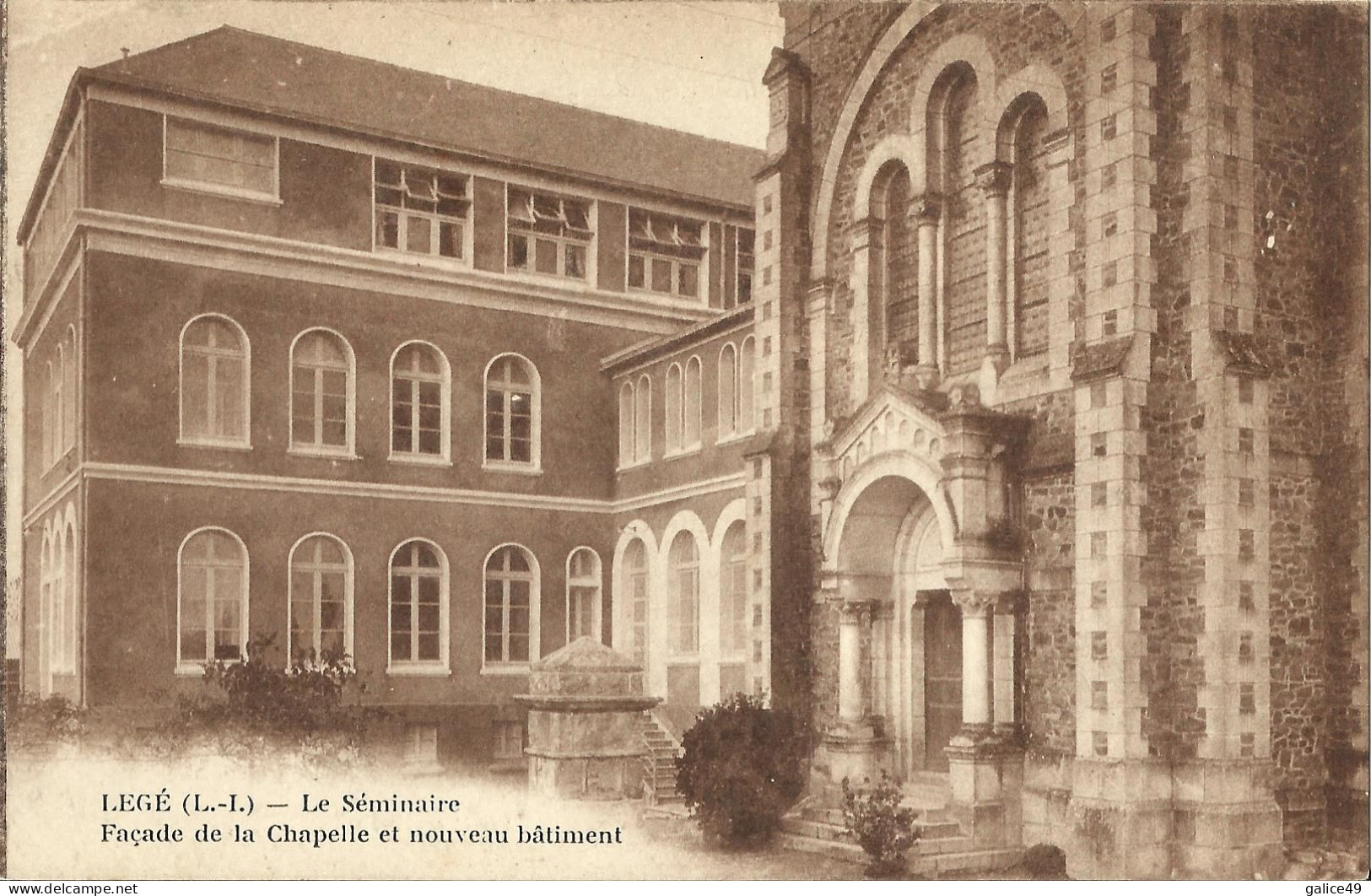 7164 CPA Legé - Le Séminaire - Façade De La Chapelle Et Nouveau Bâtiment - Legé