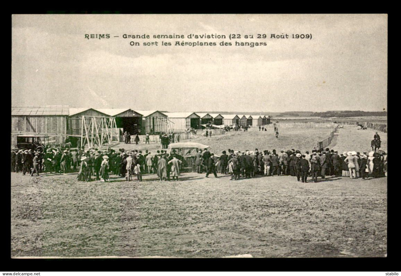 AVIATION - GRANDE SEMAINE D'AVIATION DE CHAMPAGNE 22-29 AOUT 1909 - ON SORT LES AEROPLANES DE LEURS HANGARS - ....-1914: Précurseurs