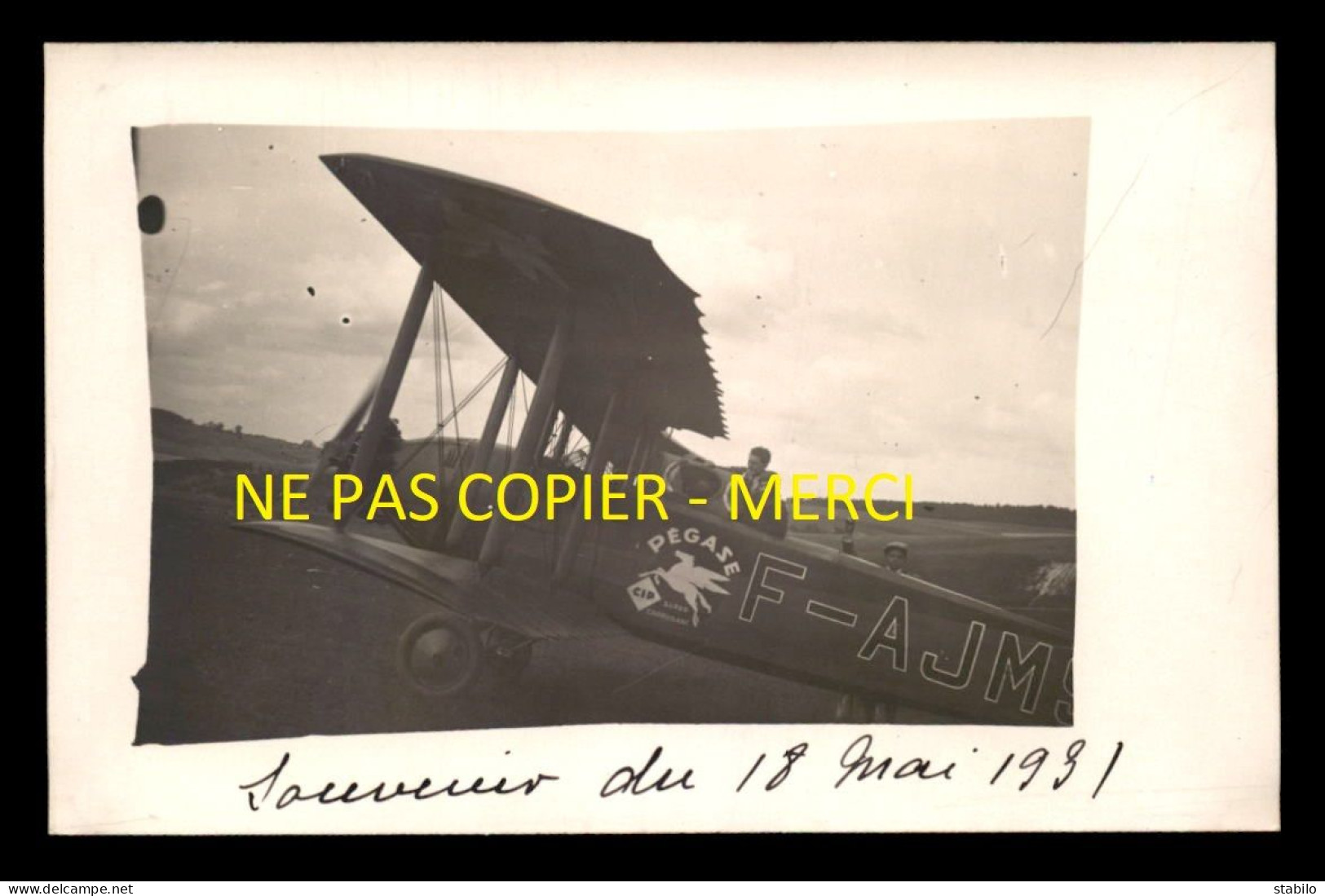 AVIATION - BIPLAN IMMATRICULE F-AJ M 9 AVEC PUBLICITE ESSENCE PEGASE - CARTE PHOTO ORIGINALE - ....-1914: Précurseurs