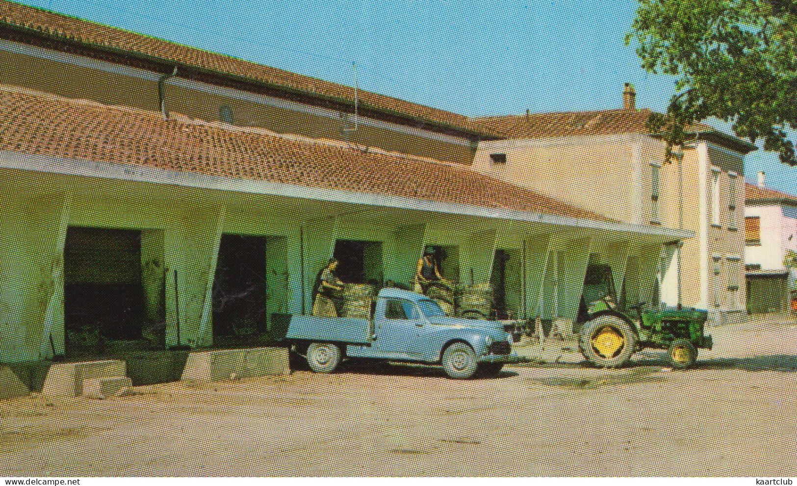 Cuxac D'Aude: PEUGEOT 203 PICKUP, TRACTEUR AGRICOLE - Vue Générale, Cave Coopérative, Les Ecoles - (France) - Voitures De Tourisme