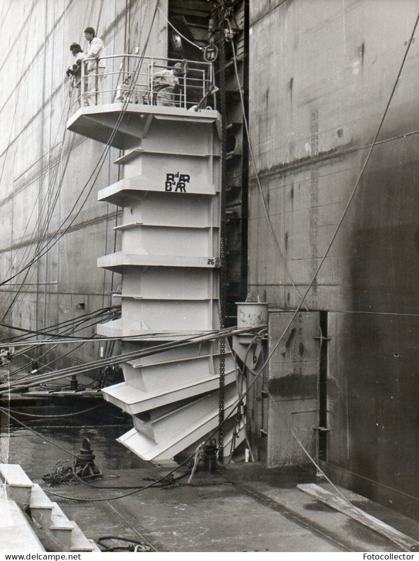 Album Photographique De La Jumboisation Du Bateau Méthanier Bachir Chihani - Bateaux