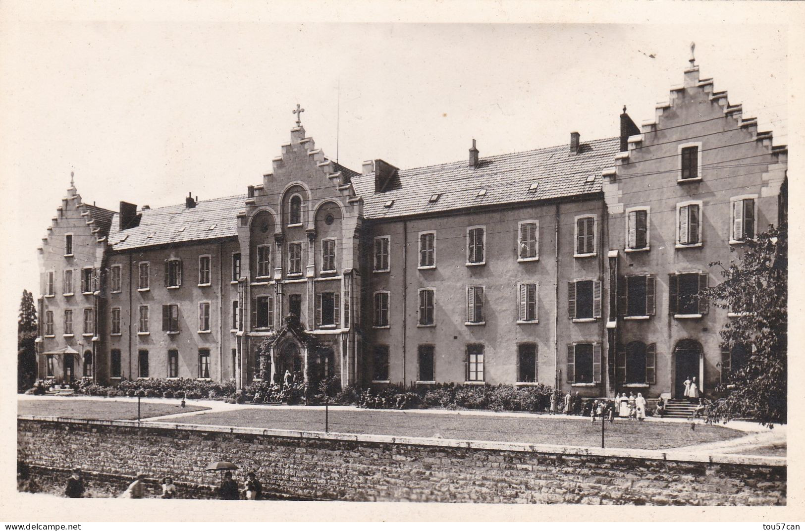 BOURG  EN  BRESSE  -  AIN   -  (01)   -   PEU  COURANTE  CPSM  -  L'HOSPICE  DE  LA  CHARITE. - Sonstige & Ohne Zuordnung