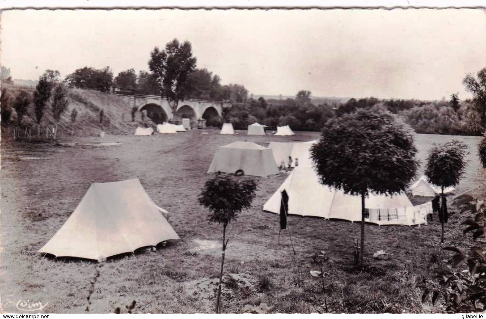 89 - Yonne -  SAINT FLORENTIN - Terrain De Camping Sur Les Bords De L Armancon - Saint Florentin