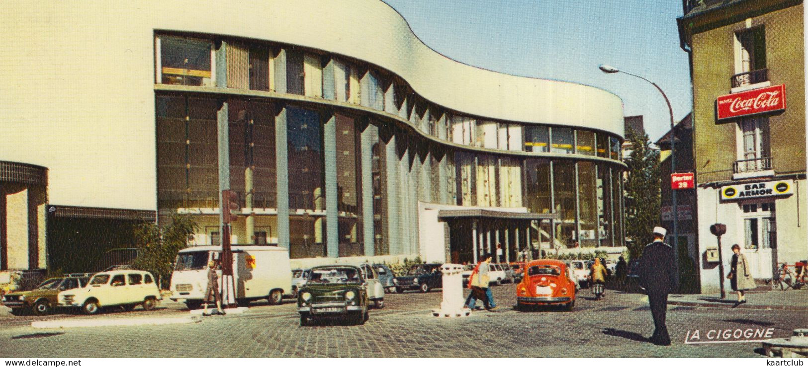 Rennes: RENAULT 4, 8, PEUGEOT J7, VW 1200 KÄFER/COX - La Maison De La Culture - 'Coca-Cola' Neon - (France) - Voitures De Tourisme