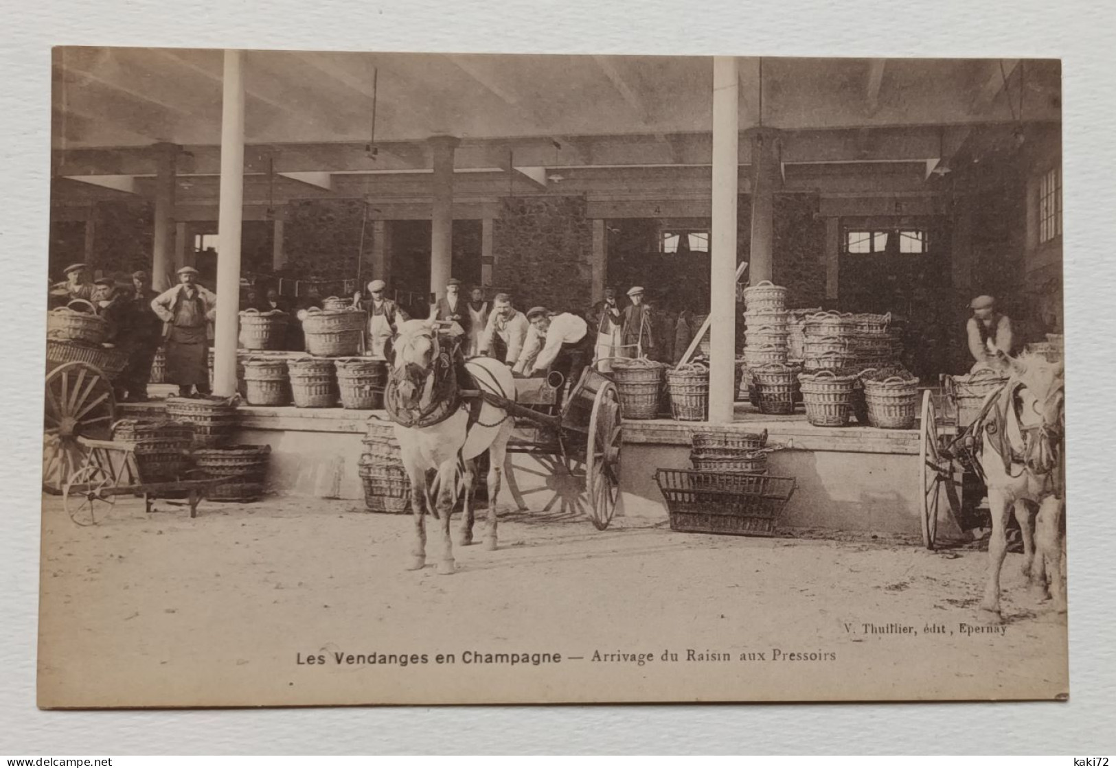 LES VENDANGES EN CHAMPAGNE - Arrivage Du Raisin Aux Pressoirs (animée, Attelages) V. Thuillier, édit, Epernay - Epernay