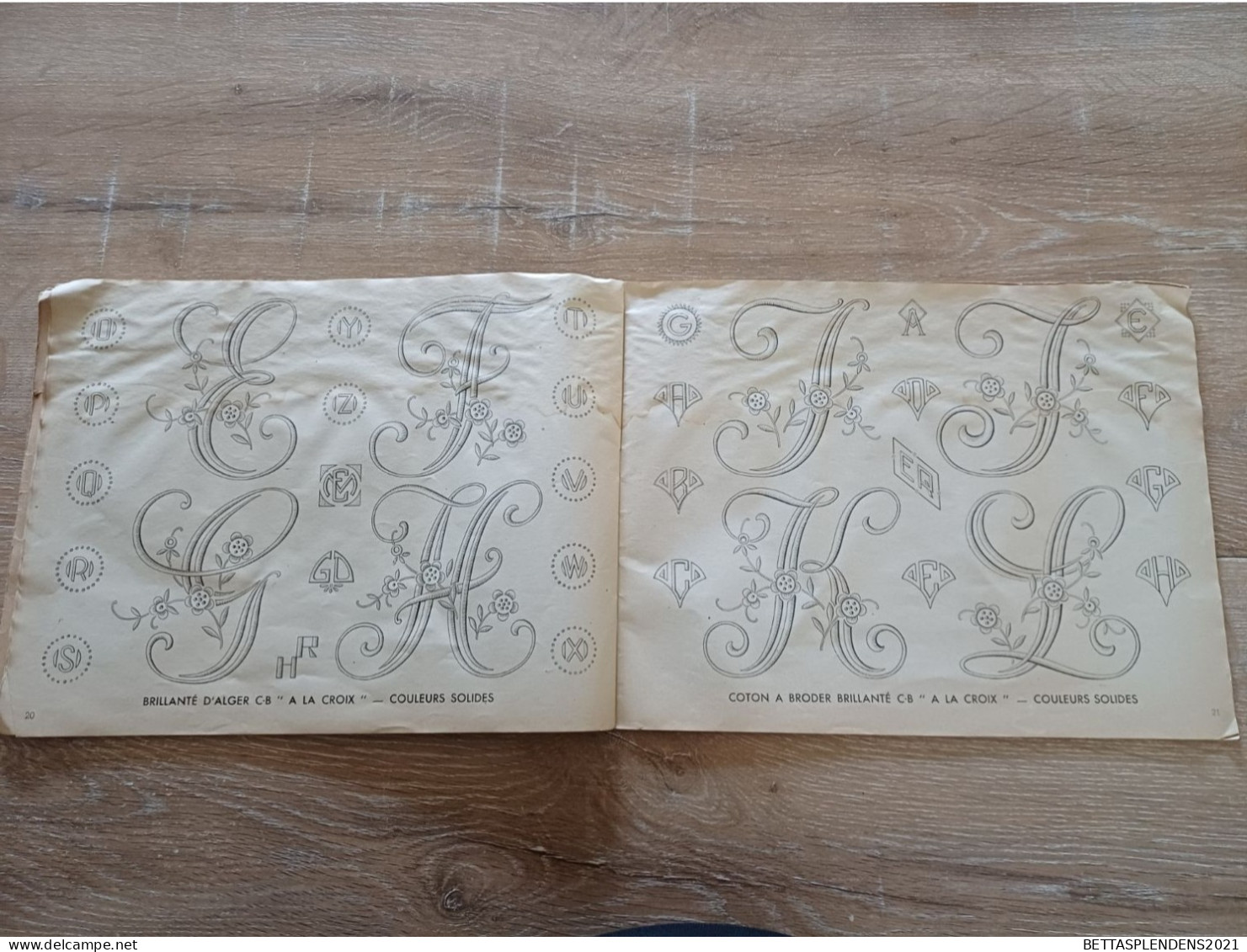 MONOGRAMMES - Album contenant des Modèles d'Alphabet - Collection J.S. - Broderie