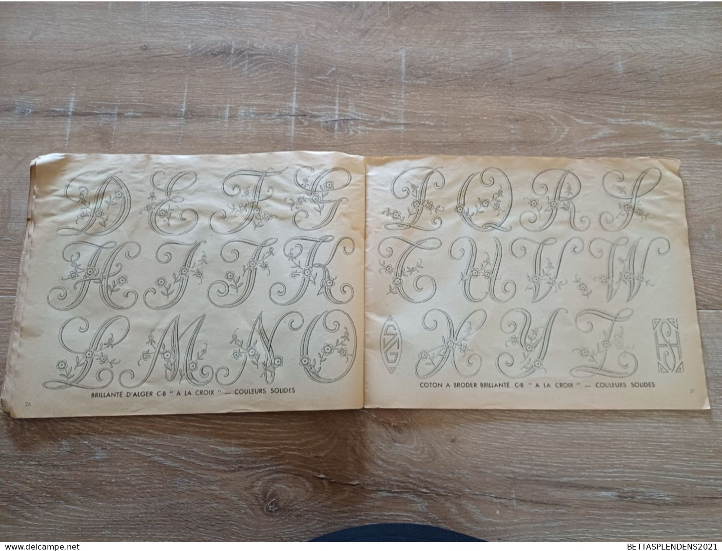 MONOGRAMMES - Album contenant des Modèles d'Alphabet - Collection J.S. - Broderie