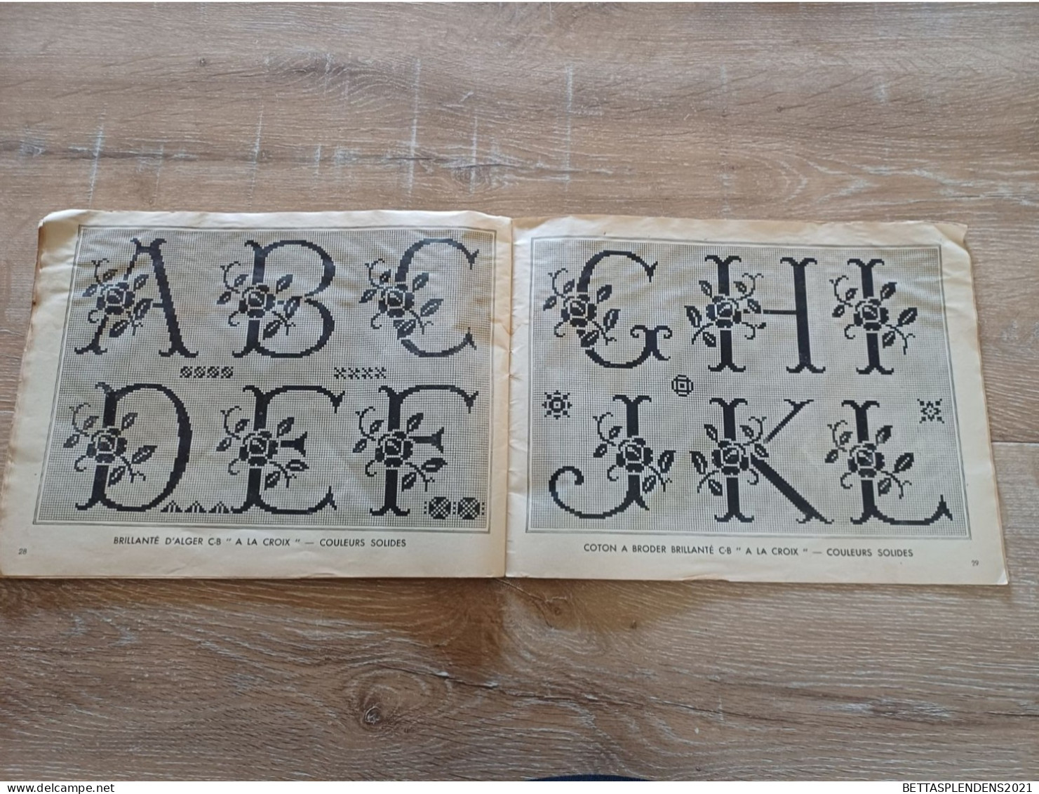MONOGRAMMES - Album contenant des Modèles d'Alphabet - Collection J.S. - Broderie