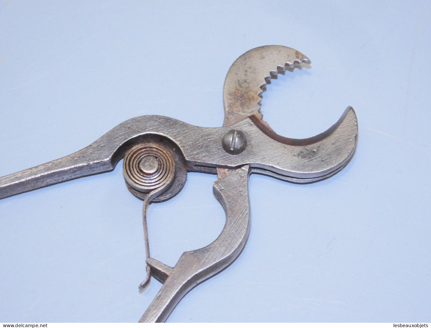 -PINCE ANCIENNE METAL à RESSORT CASSE NOIX NOISETTES? Sortie de GRENIER  E