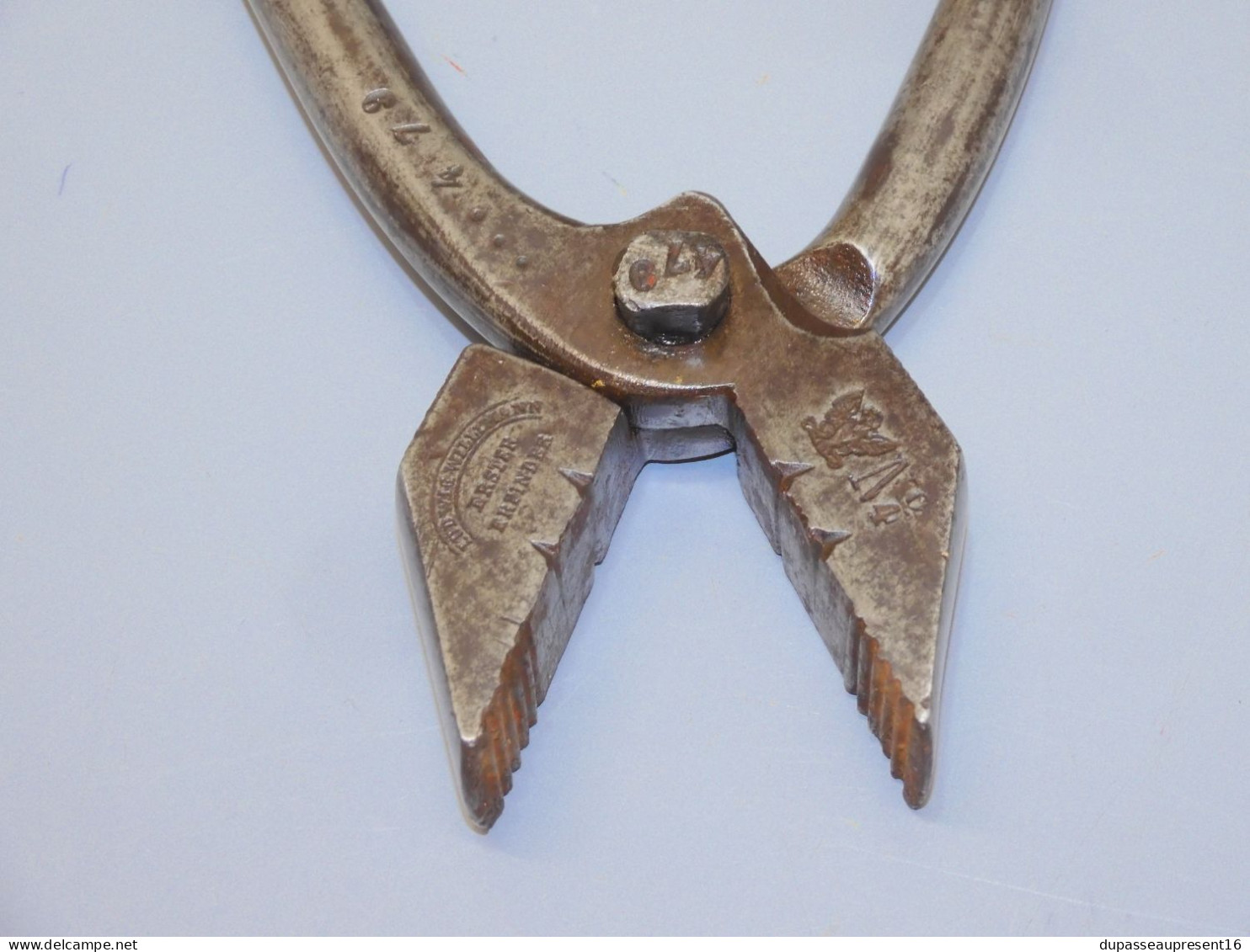 - ANCIENNE PINCE A MONTER CORDONNIER BOURRELIER TAPISSIER LUDWIG WILLEMANN    E
