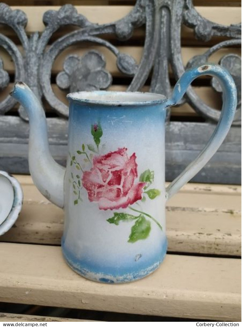 Ancienne Cafetière Émaillée Décor de Roses (Accidents et Repeints)