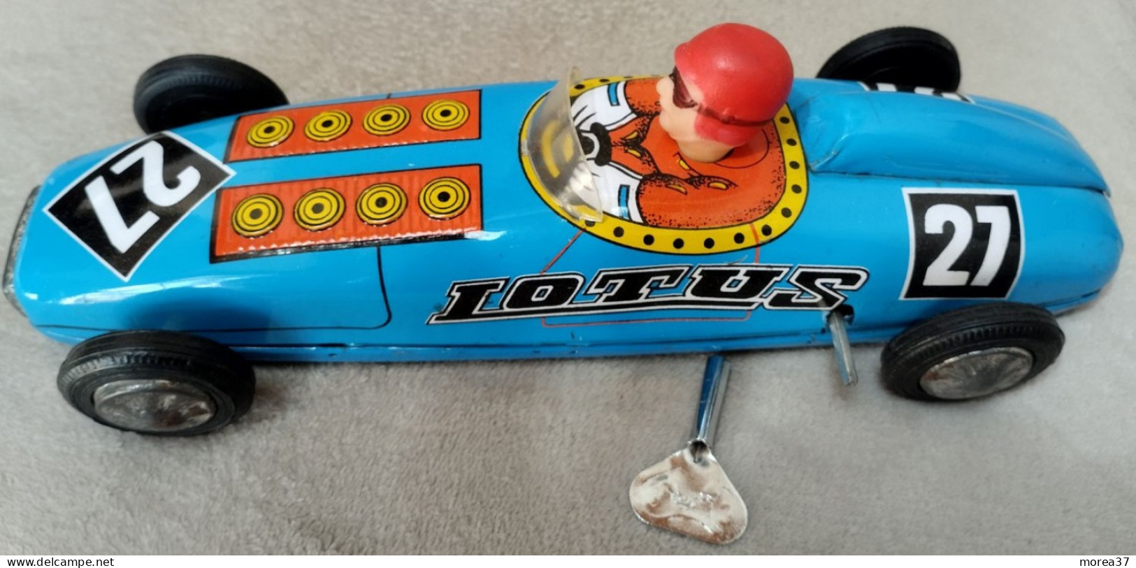 Voiture LOTUS En Tôle à Clef  ( Jouet à Clef 01) - Jouets Anciens