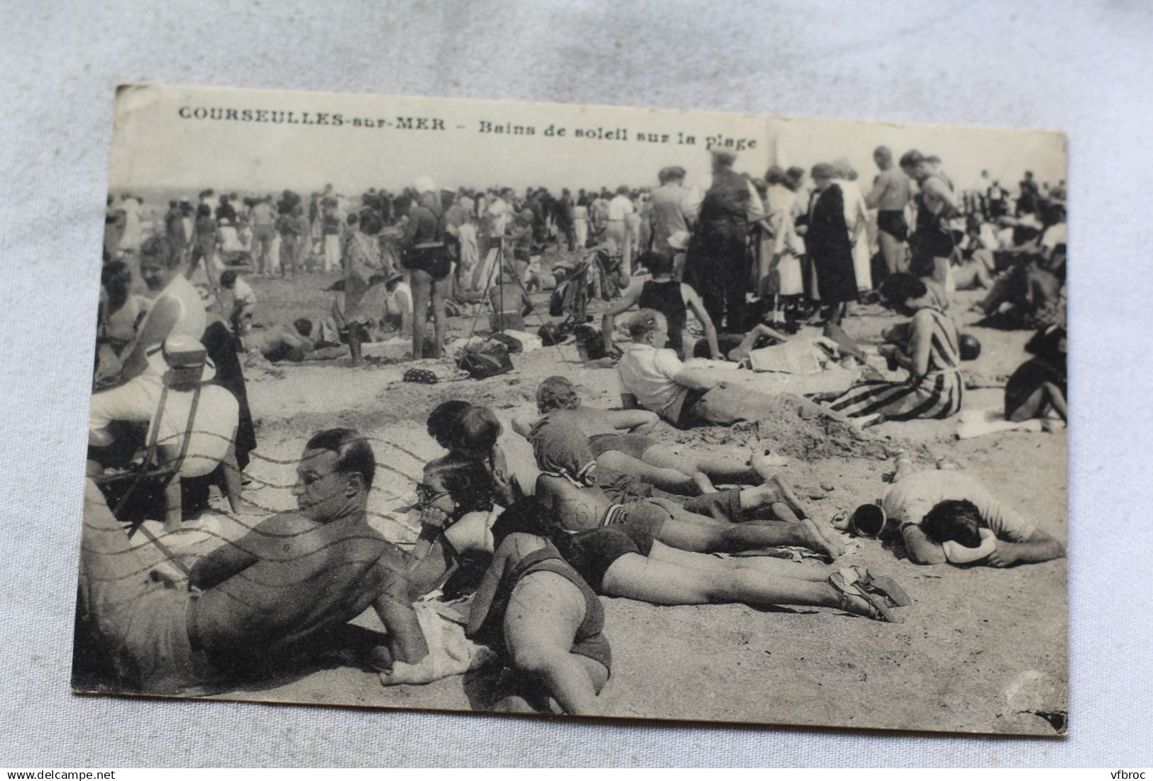 Courseulles Sur Mer, Bains De Soleil Sur La Plage, Calvados 14 - Courseulles-sur-Mer