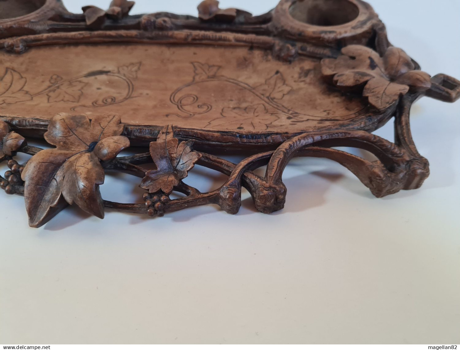 Ancien nécessaire de Bureau. Art Nouveau. Bois sculpté. Forêt Noire . Plumier. Encrier. Black- Forest