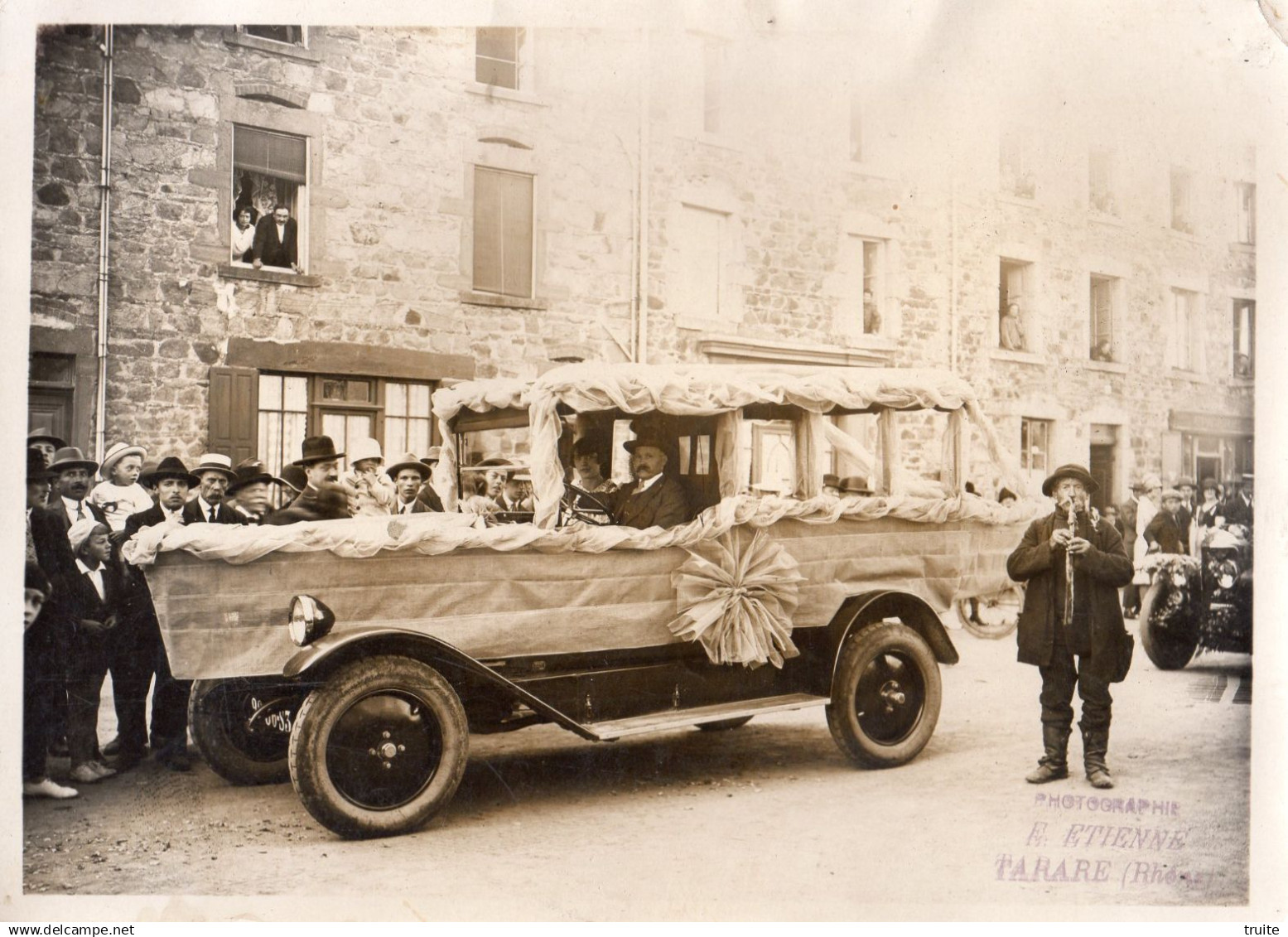 TARARE FETE DES MOUSSELINES ( PHOTOGRAPHIE ) AUTOMOBILE - Tarare