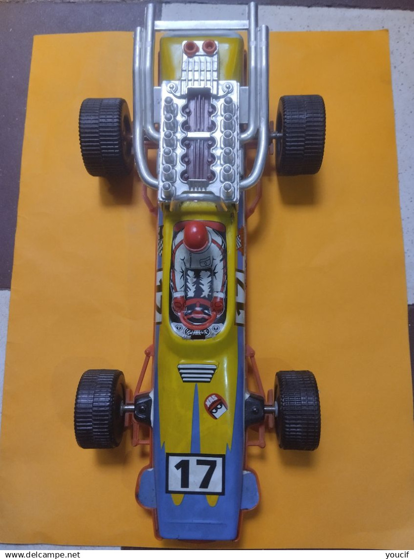 Voiture de course ancien joustra formule 1