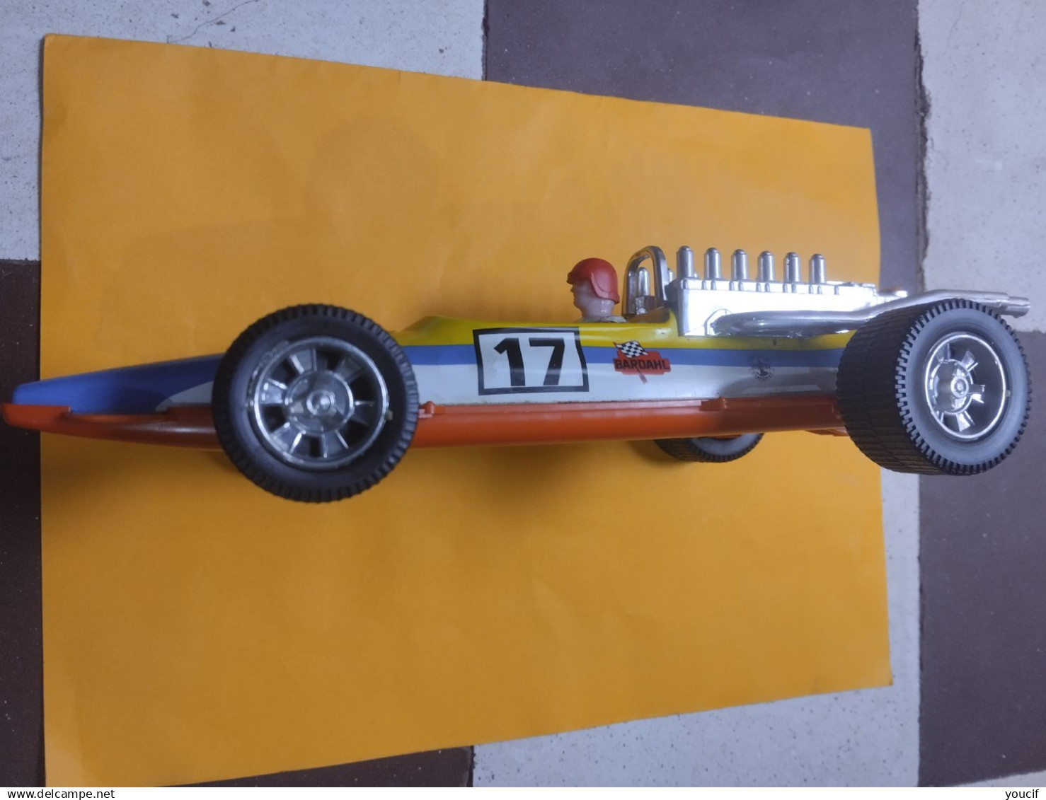 Voiture de course ancien joustra formule 1