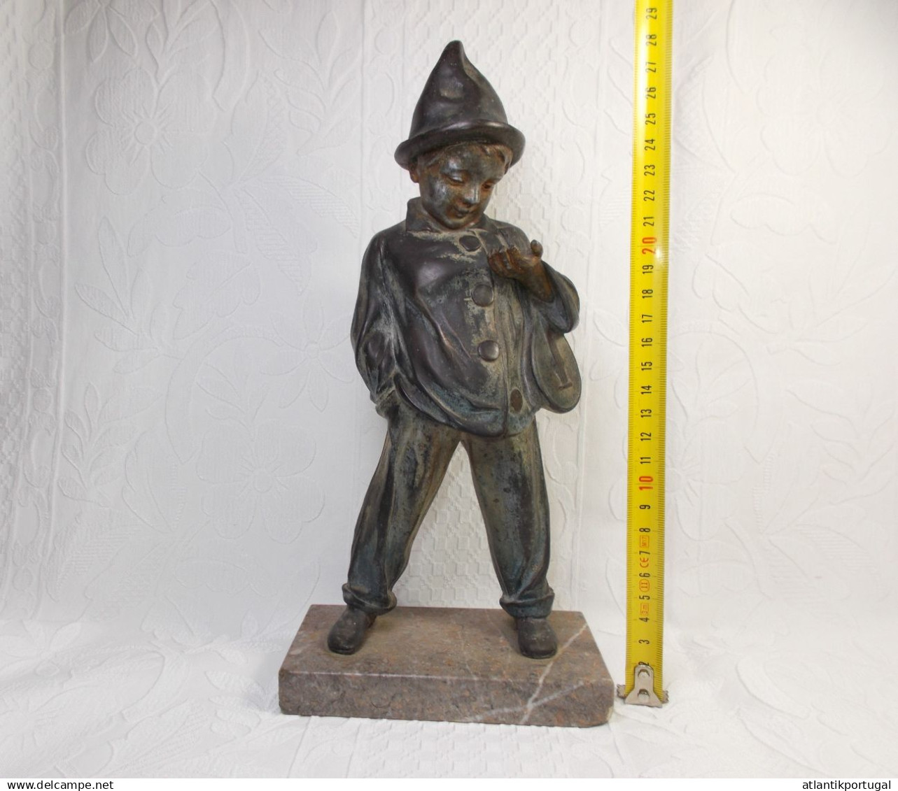 Schöne Alte Metallfigur Junge