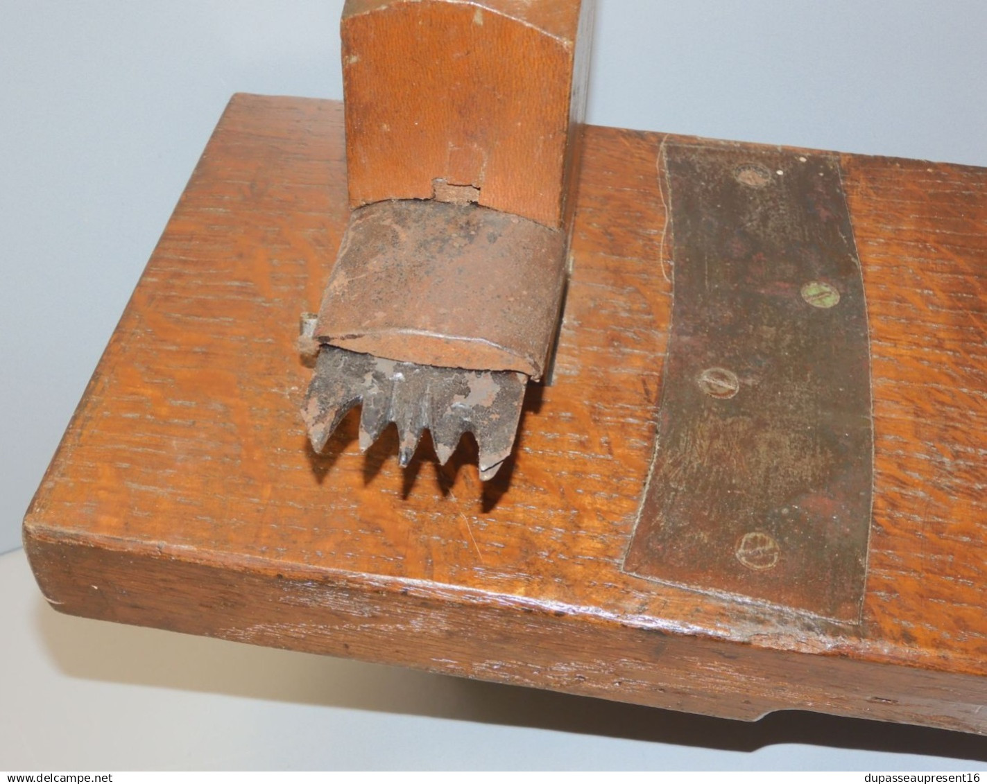 -TRUSQUIN JABLOIR ANCIEN 1 ECUSSON Sculpté au centre OUTIL MENUISIER     E