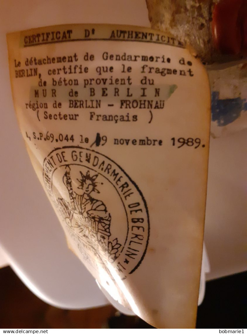 Fragment Original Du Mur De Berlin Avec Certificat D'authenticité. Provenance Région De Berlin - Frohnau Le 19/11/1989 - Altri & Non Classificati