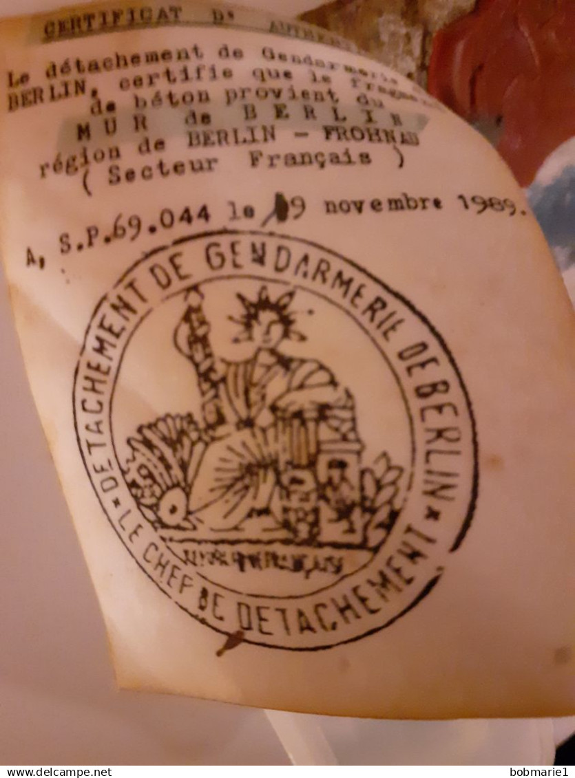 Fragment Original Du Mur De Berlin Avec Certificat D'authenticité. Provenance Région De Berlin - Frohnau Le 19/11/1989 - Altri & Non Classificati
