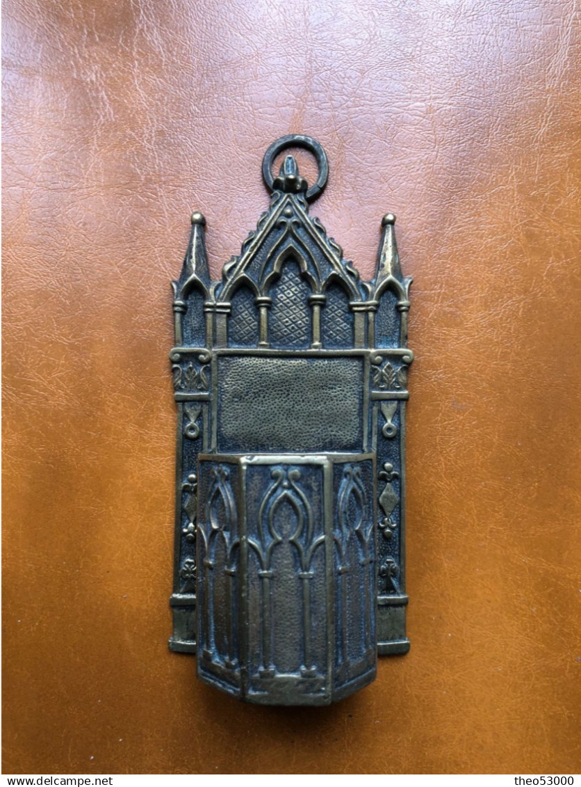Très Beau Pyrogène En Bronze Doré Représentant Une Chaire D'église. TBE - Mecheros (Pyrogenes)