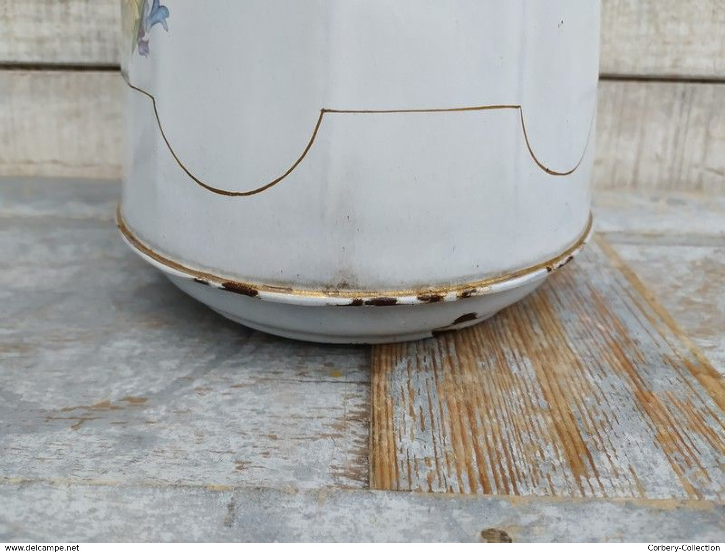 Ancien Broc Émaillé à facettes Décor de Fleurs Shabby Chic Enamel