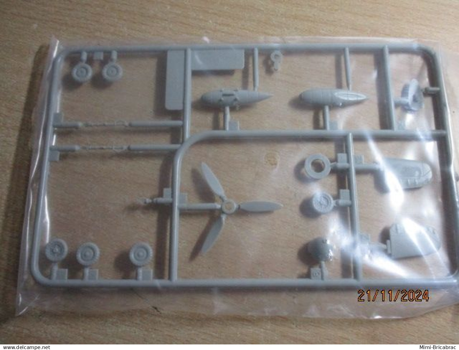 maquette plastique à monter - 1/72e -  HOBBY BOSS  MESSERSCHMITT BF109G-10  complète non commencée 2 décos possible
