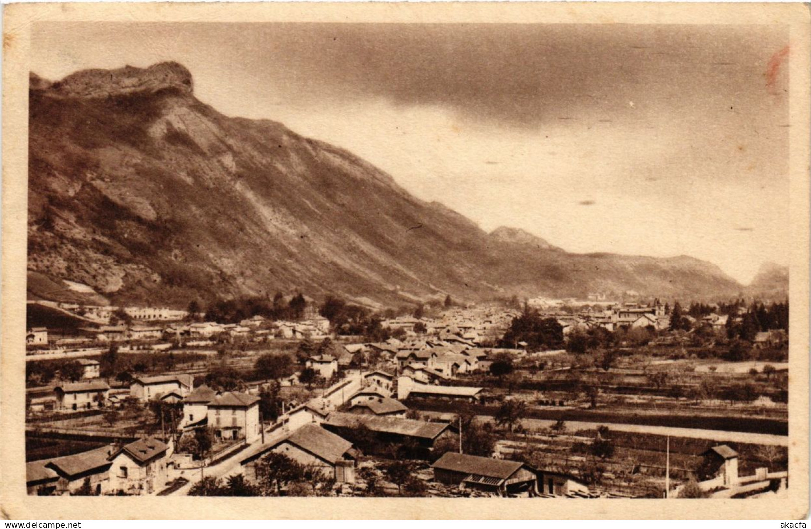 CPA Vif - Vue Générale Avec Le Rocher De St-Loup (247061) - Vif