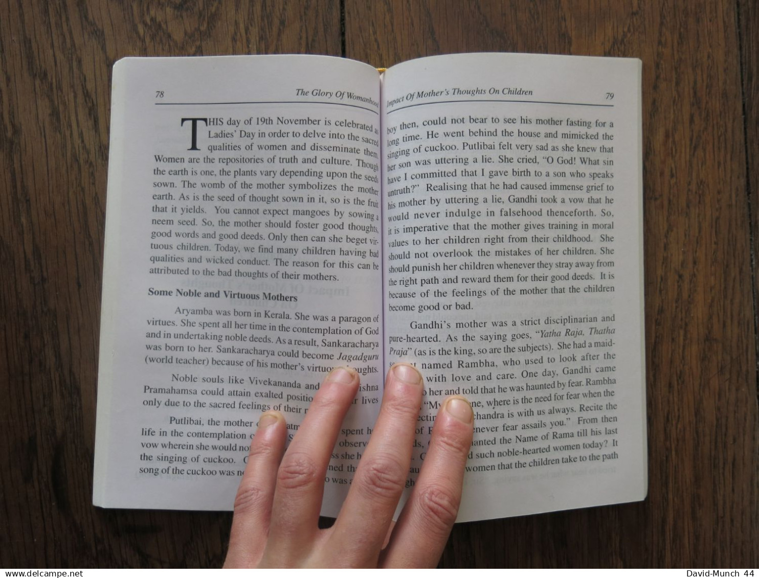 The Glory Of Womanhood (From discourses of Bhagawan Sri Sathya Sai Baba). BHAGAWAN SRI SATHYA SAI BABA. 2006. En Anglais