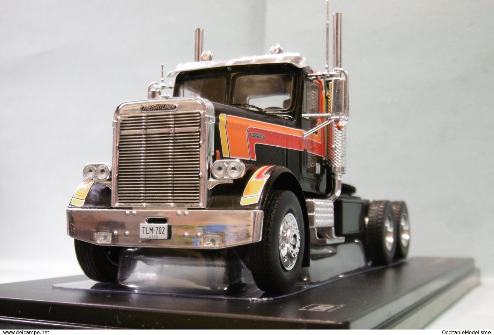 Ixo - Camion FREIGHTLINER FLC 120 64 T 1977 noir réf. TR186 NBO Neuf 1/43