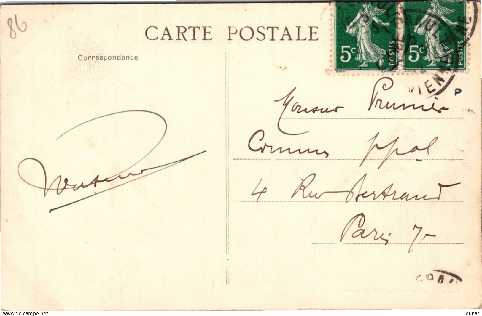 86 CHATELLERAULT - Square Gambetta Et Le Monument - Chatellerault