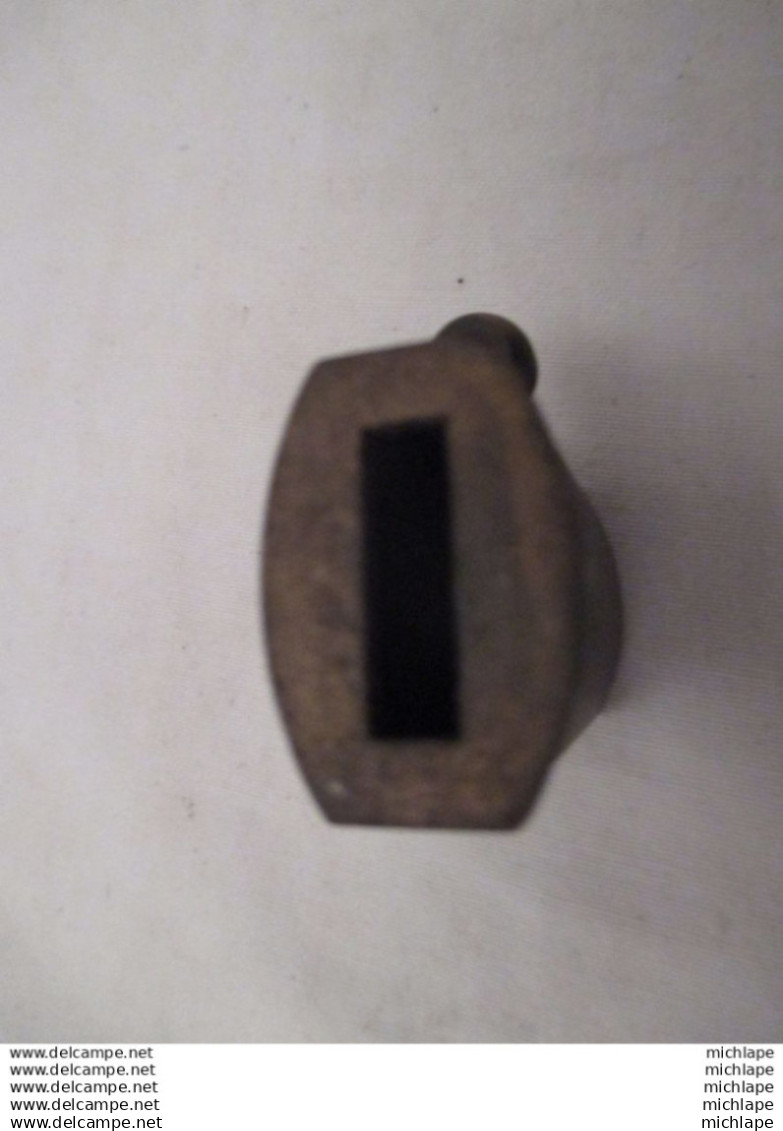 Chape  D'épée  Très Bon état  - Entrée Pour Une Lame De 17mm  De Large - Armas Blancas